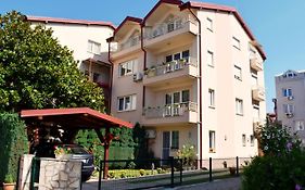 Iris Guesthouse